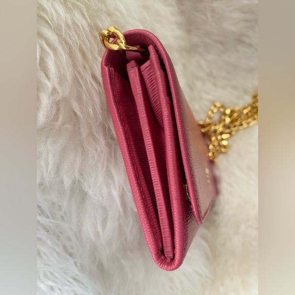 Prada Vitello Move Leather Wallet on Chain in Peonia Pink - Picture 3 of 9